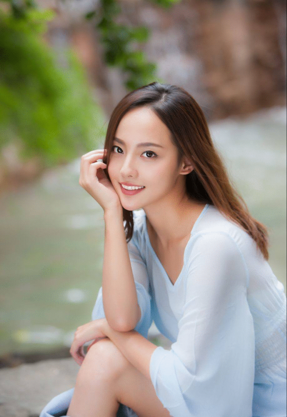 ​坐轮椅现机场，张嘉倪怎么了？