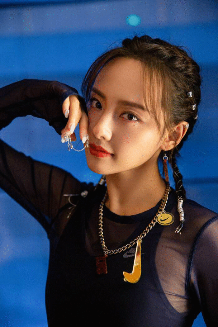 ​坐轮椅现机场，张嘉倪怎么了？