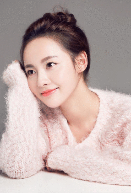 ​坐轮椅现机场，张嘉倪怎么了？