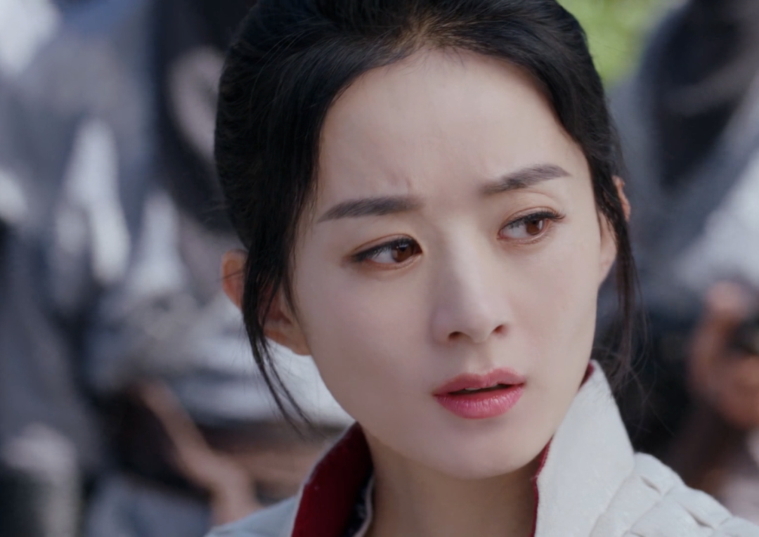 赵丽颖眼窝太深显老,其实她天生就这样,杨幂