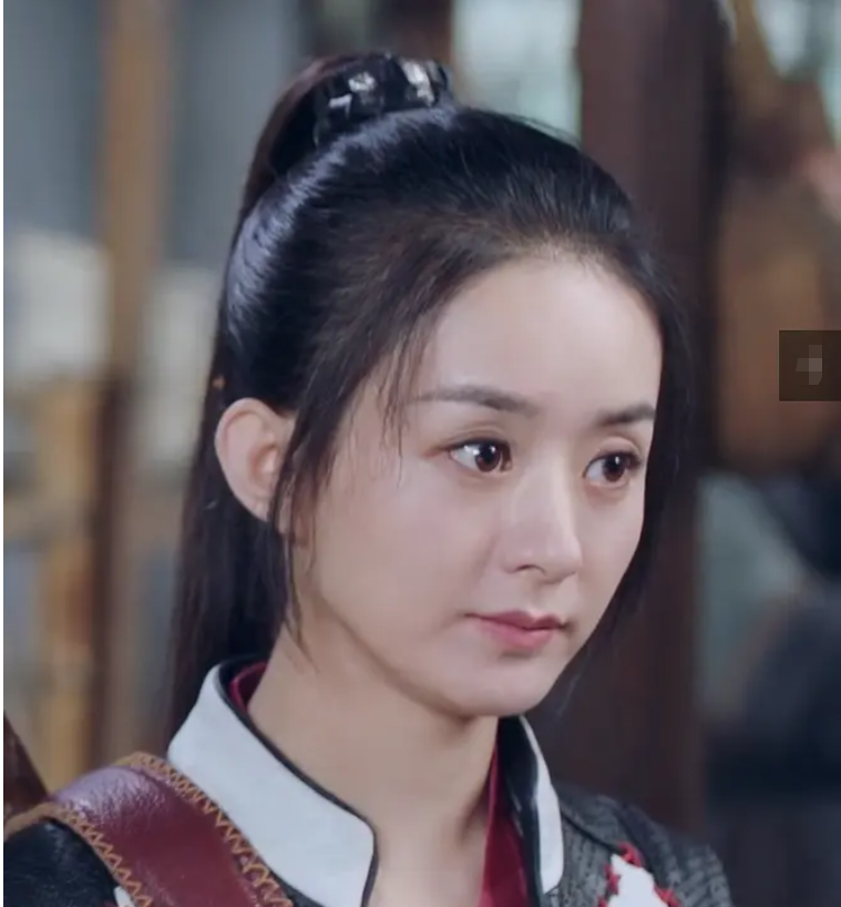 赵丽颖眼窝太深显老,其实她天生就这样,杨幂