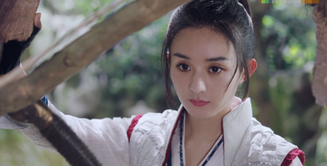 赵丽颖眼窝太深显老,其实她天生就这样,杨幂