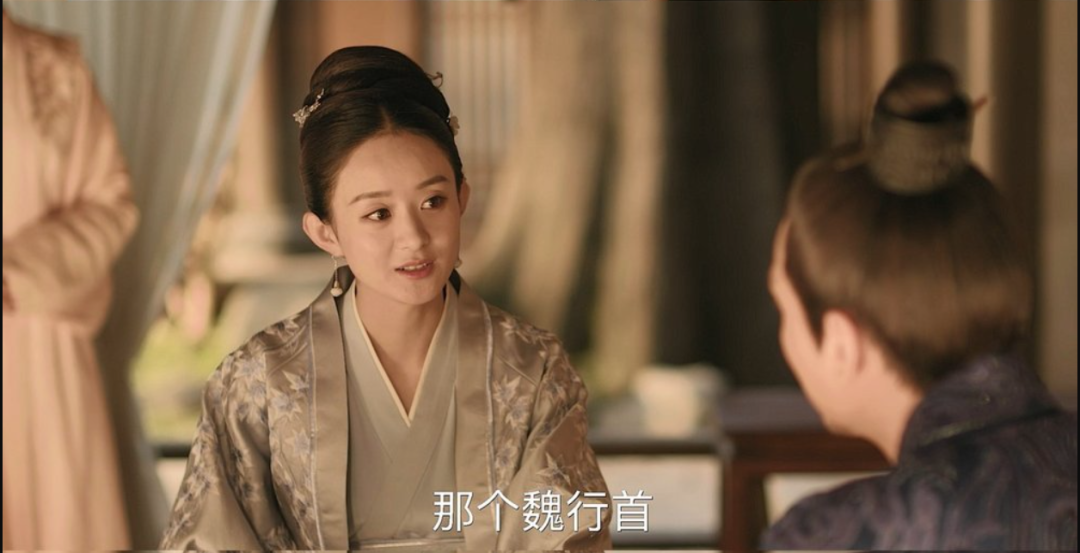 赵丽颖眼窝太深显老,其实她天生就这样,杨幂