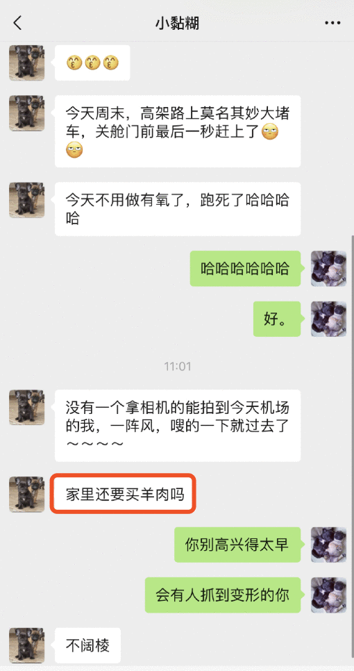 张歆艺晒一家三口坐游艇度假，偷拍袁弘父子背