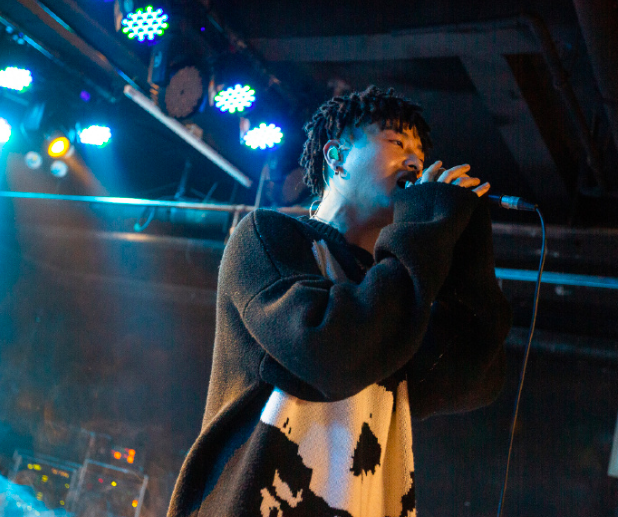 又一男星人设崩塌?被曝拖欠工资欠债不还,开