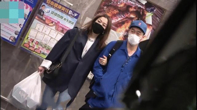 郑秀文丧父后消瘦憔悴像老了10岁,做运动累得大