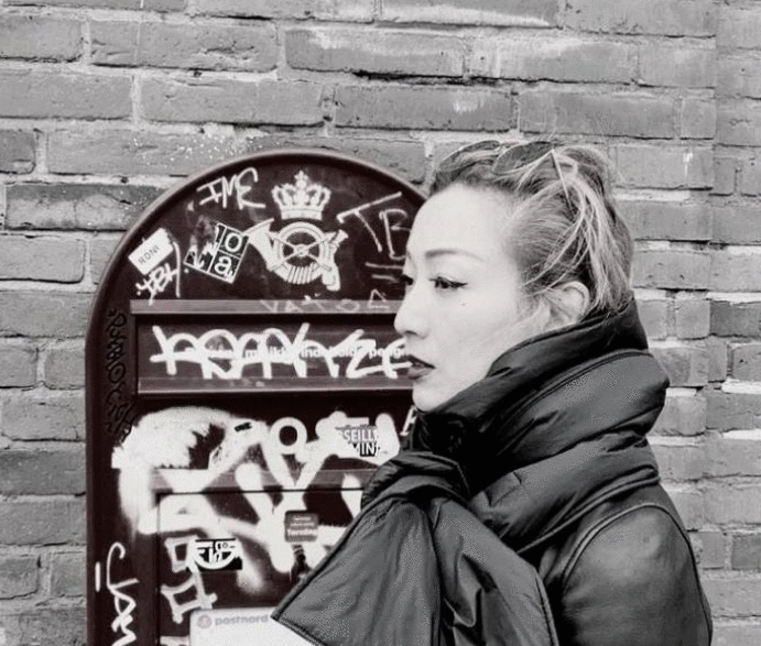 郑秀文丧父后消瘦憔悴像老了10岁,做运动累得大