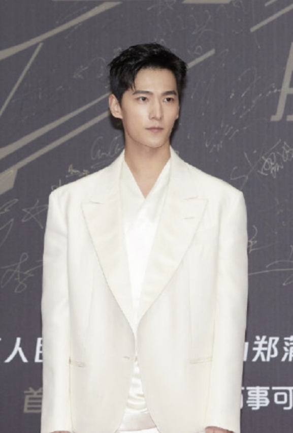 杨洋工作室成立7年没作为,团队算上保镖才6人,