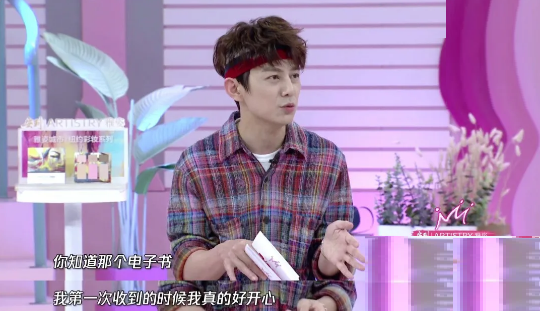 何炅被曝收粉丝应援礼,还投诉了金条帖子,何