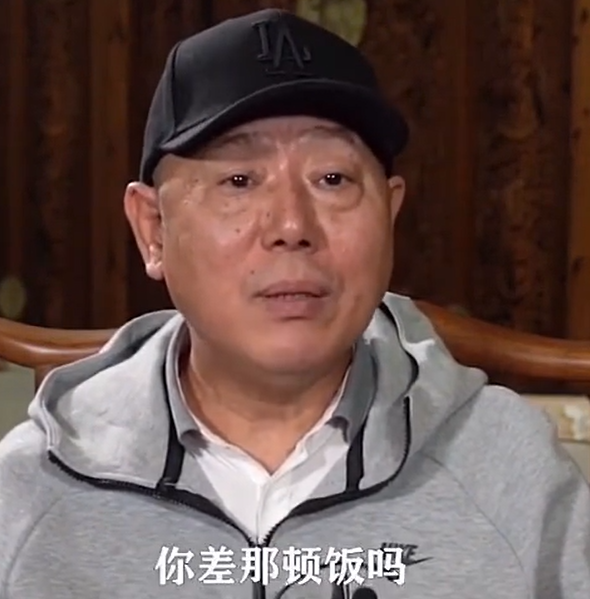 何炅被曝收粉丝应援礼,还投诉了金条帖子,何