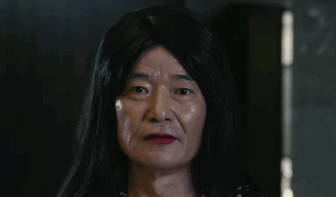 不是在干架就是在背锅的路上,欧豪这是拿了年