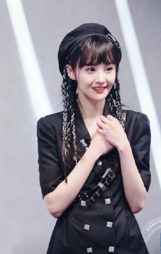 昔日偶像杨幂说拔智齿能瘦脸,郑爽却质疑,评