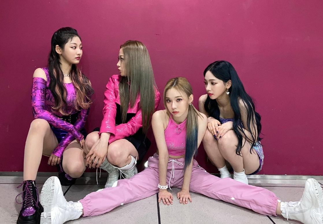 SM家族演唱会,两位男、女爱豆同一天生日,SM出