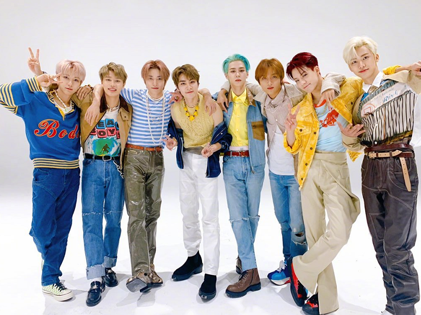 SM家族演唱会,两位男、女爱豆同一天生日,SM出