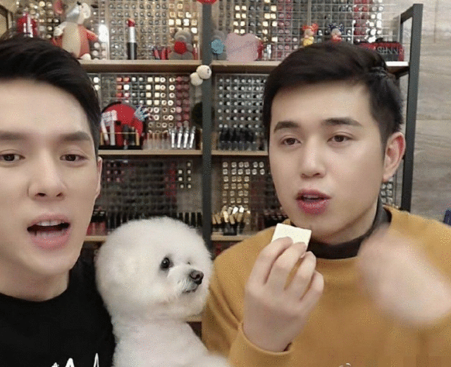 李佳琦和小助理付鹏用情侣头像了!网友猜其是