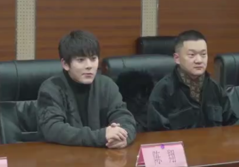 背叛毛晓彤,失德艺人陈翔入职大学母校工资约