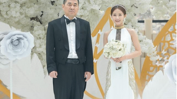 倪妮与刘德华陈道明演情侣,却和谭凯成父女?