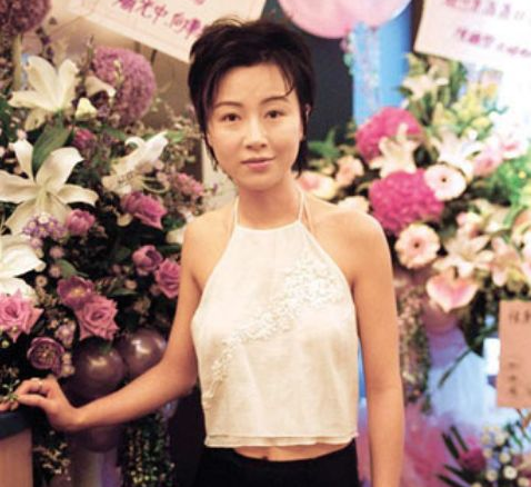 年轻时颜值不输黎姿,被称最美“古装美女”,