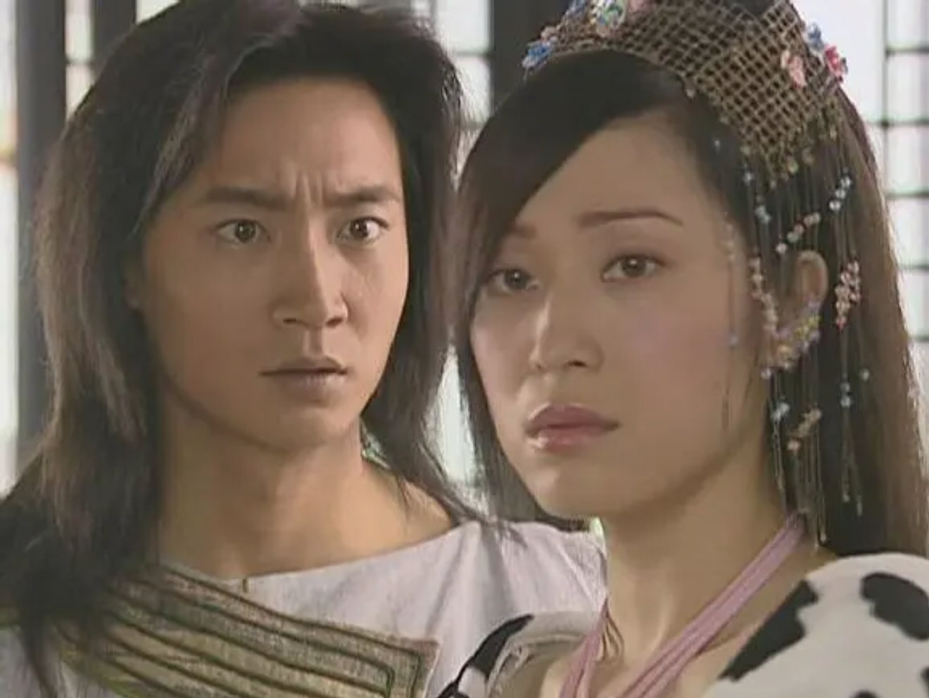 蔡少芬飚港普,黄奕晒秋裤,何洁自黑身材,中