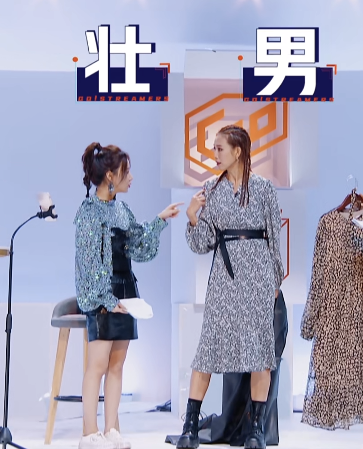 蔡少芬飚港普,黄奕晒秋裤,何洁自黑身材,中