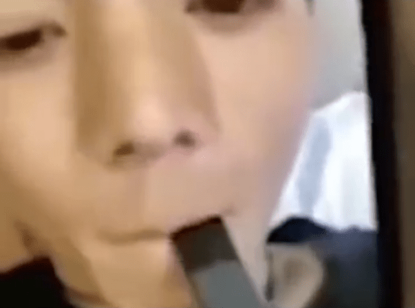 丁真工作室发道歉信,“小孩子”不该是丁真吸