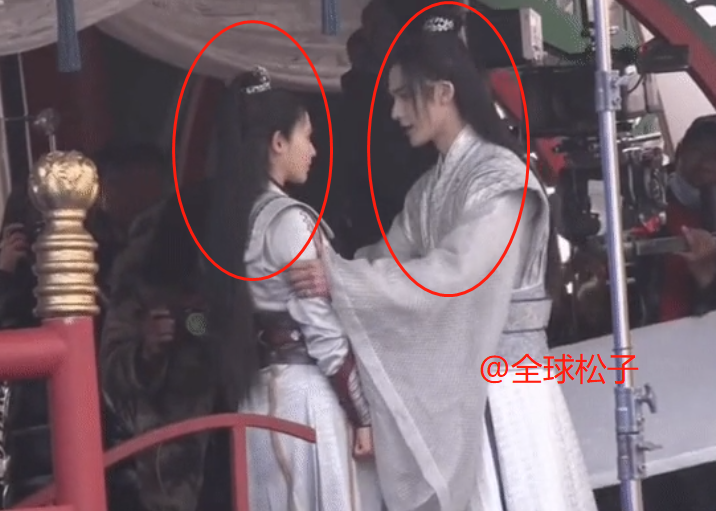 彭小苒新剧造型曝光,服装略拉胯,与朱正廷搭