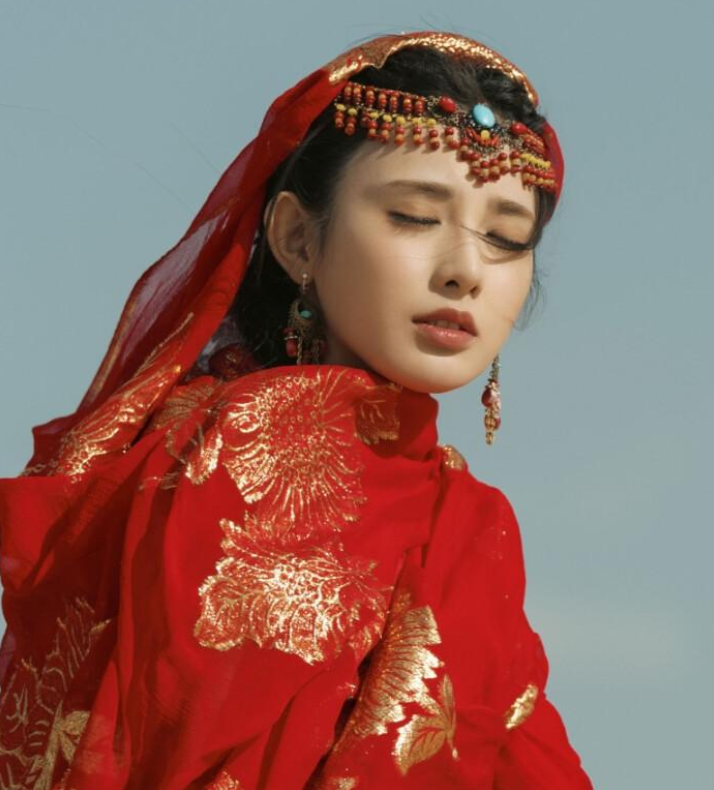 彭小苒新剧造型曝光,服装略拉胯,与朱正廷搭