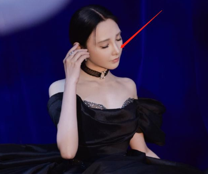 彭小苒新剧造型曝光,服装略拉胯,与朱正廷搭