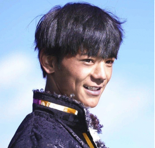 丁真吸烟风波发酵,工作室连忙发道歉信:将加